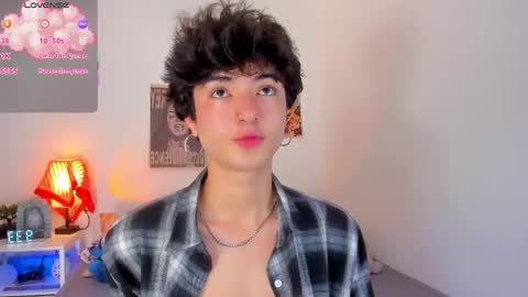Snapshot of elliotvolkov chatting on May 7, 2026, 2:33 pm elliotvolkov online show from May 7, 2026, 2:33 pm