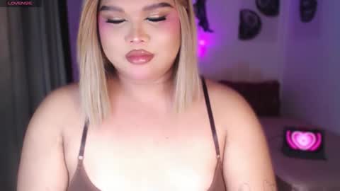 Snapshot of ellise_husson chatting on May 16, 2026, 11:46 pm Ellise online show from May 16, 2026, 11:46 pm