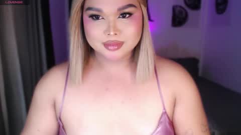 Snapshot of ellise_husson chatting on May 20, 2026, 12:22 pm Ellise online show from May 20, 2026, 12:22 pm