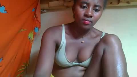 Snapshot of ellodi chatting on May 21, 2026, 6:48 pm Ellodi online show from May 21, 2026, 6:48 pm