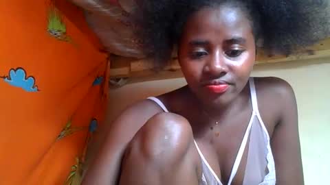 Snapshot of ellodi chatting on May 22, 2026, 8:14 pm Ellodi online show from May 22, 2026, 8:14 pm