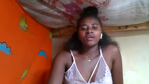Snapshot of ellodi chatting on May 27, 2026, 4:59 pm Ellodi online show from May 27, 2026, 4:59 pm
