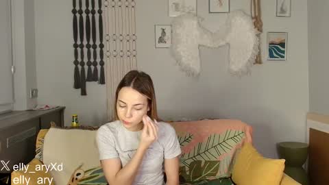 elly_ary online show from December 17, 2025, 9:21 pm