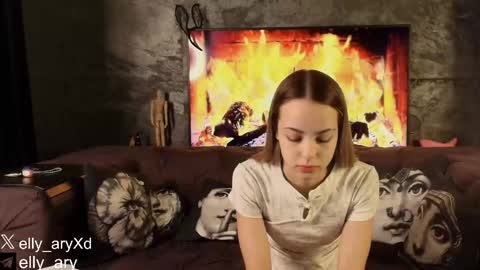 Snapshot of elly_ary chatting on February 11, 2026, 10:26 pm elly_ary online show from February 11, 2026, 10:26 pm
