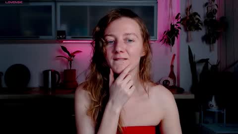 elly_helly online show from October 29, 2025, 7:26 pm