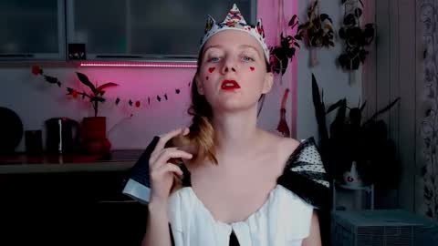 elly_helly online show from October 31, 2025, 8:21 pm