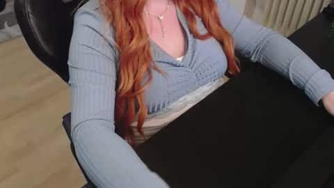 Elly online show from November 19, 2025, 7:14 pm