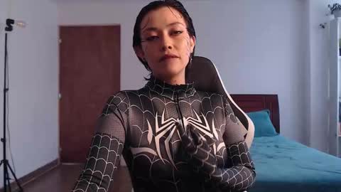 Snapshot of elly_uwuw chatting on October 17, 2025, 6:21 pm Emy Castro online show from October 17, 2025, 6:21 pm