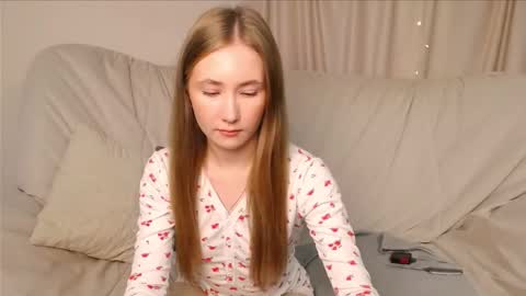 Elly online show from October 14, 2025, 2:45 am