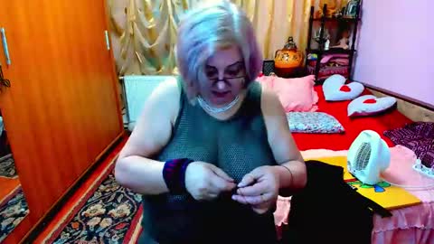 Snapshot of ellyhot53 chatting on February 18, 2025, 2:49 pm ellyhot53 online show from February 18, 2025, 2:49 pm