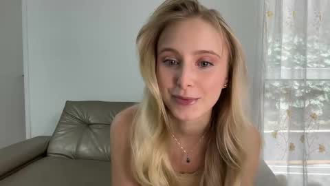 ellykeyofficial online show from June 8, 2026, 7:36 pm