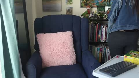 Elly Naomi online show from January 17, 2025, 4:15 pm