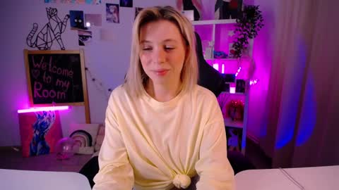 Snapshot of ellysunlover chatting on February 12, 2025, 4:33 pm ELLY online show from February 12, 2025, 4:33 pm