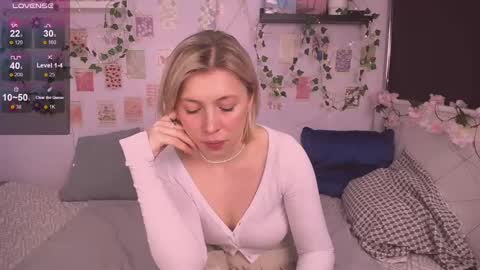 Snapshot of ellysunlover chatting on March 3, 2025, 6:59 am ELLY online show from March 3, 2025, 6:59 am