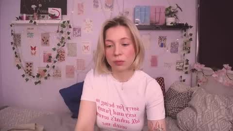 Snapshot of ellysunlover chatting on March 5, 2025, 3:29 am ELLY online show from March 5, 2025, 3:29 am
