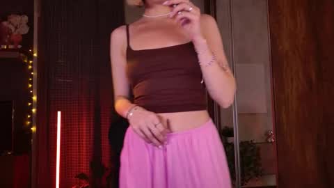 Snapshot of ellysunlover chatting on October 20, 2025, 12:27 pm ELLY online show from October 20, 2025, 12:27 pm