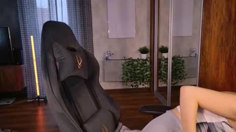 Snapshot of ellysunloverr chatting on November 4, 2025, 3:05 am Elly online show from November 4, 2025, 3:05 am