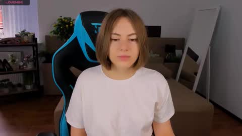 elma_lily online show from October 27, 2025, 6:28 am