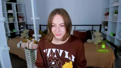 elma_lily online show from November 19, 2025, 7:19 am