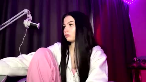 Snapshot of elmermelendes chatting on February 9, 2026, 7:56 am Tiny online show from February 9, 2026, 7:56 am