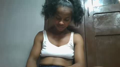 elodie228680 online show from May 6, 2026, 4:52 am