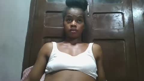 elodie228680 online show from May 9, 2026, 5:29 pm