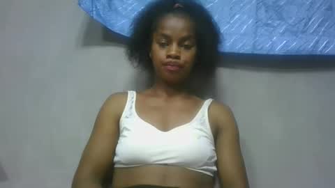 elodie228680 online show from May 13, 2026, 7:06 am