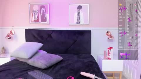 Elodie  online show from November 9, 2025, 1:09 pm