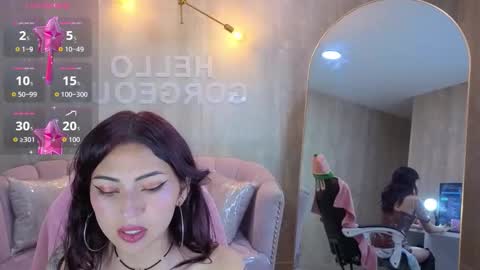 Snapshot of elody_a chatting on October 17, 2025, 12:52 pm Elody online show from October 17, 2025, 12:52 pm