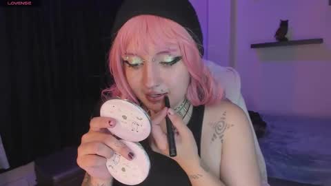 Snapshot of eloisee_ chatting on October 25, 2025, 4:42 am Eloise . online show from October 25, 2025, 4:42 am