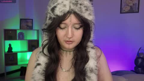 Snapshot of eloisee_ chatting on December 5, 2025, 9:29 am Eloise . online show from December 5, 2025, 9:29 am