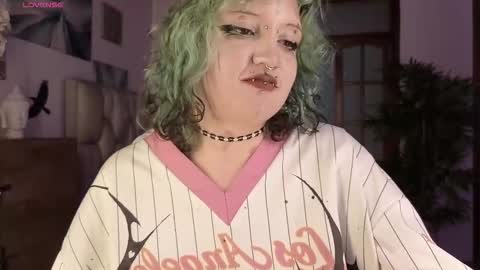 Snapshot of eloisee_ chatting on February 19, 2026, 8:38 pm Eloise . online show from February 19, 2026, 8:38 pm