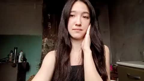 Snapshot of elouisevallian chatting on June 21, 2026, 2:14 am Elara online show from June 21, 2026, 2:14 am