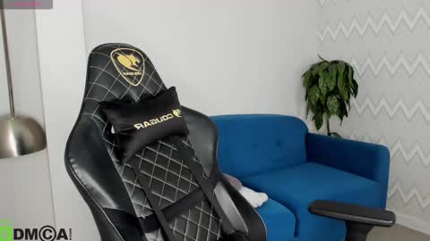 Snapshot of elsa_carterr chatting on October 20, 2025, 8:37 am elsa_carterr online show from October 20, 2025, 8:37 am