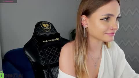 Snapshot of elsa_carterr chatting on November 3, 2025, 11:22 am elsa_carterr online show from November 3, 2025, 11:22 am