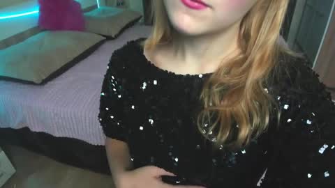 Snapshot of elsa_hot_here chatting on December 4, 2024, 2:53 am Elsa online show from December 4, 2024, 2:53 am