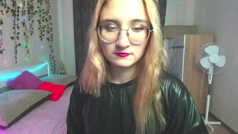 Snapshot of elsa_hot_here chatting on December 10, 2024, 8:30 am Elsa online show from December 10, 2024, 8:30 am