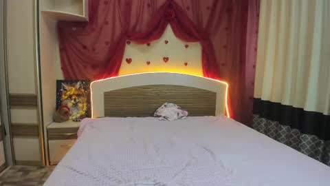 Elsa  online show from March 26, 2026, 5:02 am