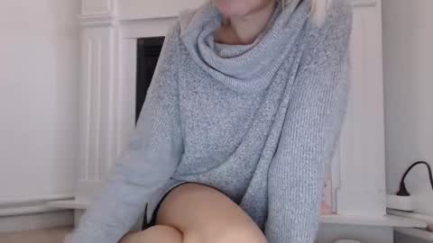 Snapshot of elssa_rush chatting on October 25, 2025, 9:28 am elssa_rush online show from October 25, 2025, 9:28 am