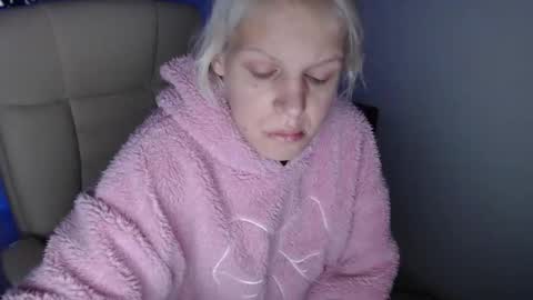 Snapshot of elssa_rush chatting on December 3, 2025, 8:00 am elssa_rush online show from December 3, 2025, 8:00 am