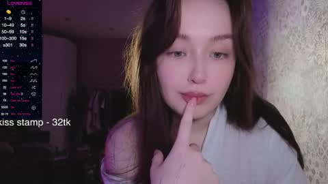 Snapshot of elusive_mia chatting on June 7, 2026, 5:49 pm Mia 3 online show from June 7, 2026, 5:49 pm