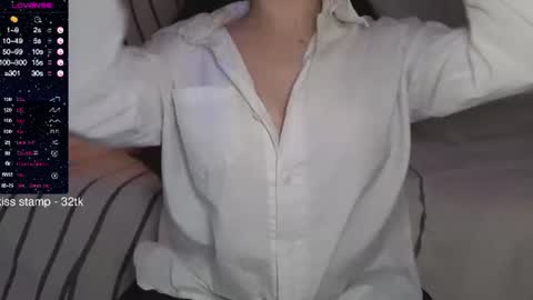 Snapshot of elusive_mia chatting on June 10, 2026, 1:43 pm Mia 3 online show from June 10, 2026, 1:43 pm