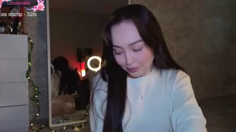 Snapshot of elusive_mia chatting on June 19, 2026, 2:43 pm Mia 3 online show from June 19, 2026, 2:43 pm