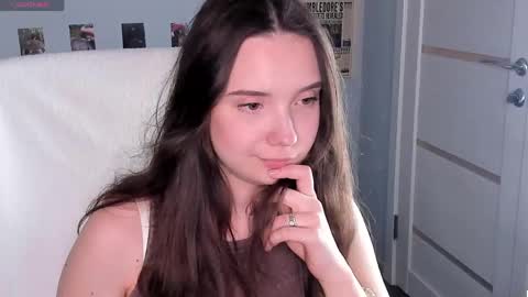Snapshot of elvienne chatting on May 23, 2026, 4:39 am Elvienne online show from May 23, 2026, 4:39 am