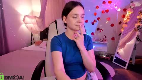Elvienne online show from July 13, 2026, 3:09 am
