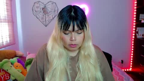 Snapshot of elymoon chatting on November 6, 2025, 9:37 pm Ely online show from November 6, 2025, 9:37 pm