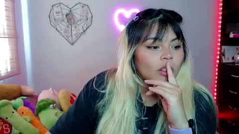 Snapshot of elymoon chatting on November 25, 2025, 8:31 pm Ely online show from November 25, 2025, 8:31 pm