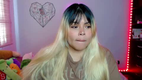 Snapshot of elymoon chatting on December 2, 2025, 9:43 pm Ely online show from December 2, 2025, 9:43 pm