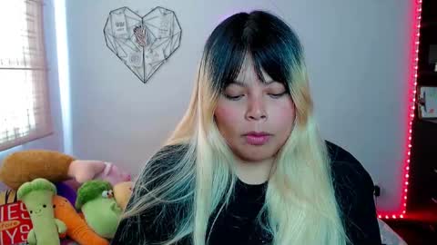 Snapshot of elymoon chatting on December 17, 2025, 6:25 pm Ely online show from December 17, 2025, 6:25 pm