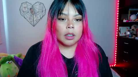 Snapshot of elymoon chatting on January 5, 2026, 9:18 pm Ely online show from January 5, 2026, 9:18 pm